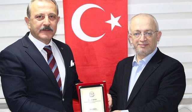 VAKFIKEBİR BELEDİYESİNDE VEFA DOLU VEDÂ: ALİ BATUR EMEKLİYE AYRILDI