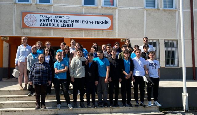 VAKFIKEBİR CUMHURİYET O.O.’DAN FATİH’E ZİYARET