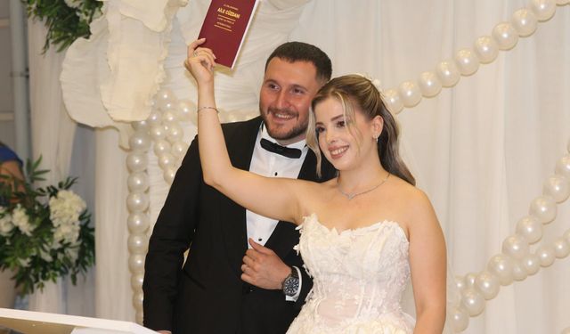 GENÇ ÇİFTE MUTLULUKLAR DİLİYORUZ