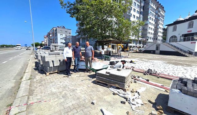 CAMİ ÇEVRESİ DÜZENLEME VE PEYZAJ ÇALIŞMALARINDA SONA YAKLAŞILDI