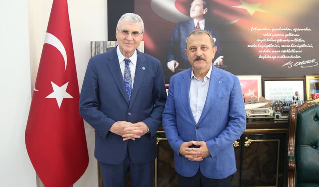 ESKİ BAŞKAN EKREM YÜCE’DEN BAŞKAN FUAT KOÇAL’A ZİYARET