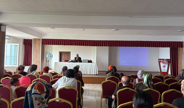 MÜFTÜ KÜÇÜK, 4-6 YAŞ KUR’AN KURSU ÖĞRENCİ VELİLERİYLE BİR ARAYA GELDİ