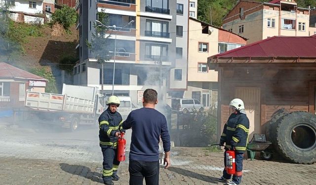 YANGIN SÖNDÜRME ŞİŞELERİ KULLANILARAK YANGINLARA MÜDAHALE