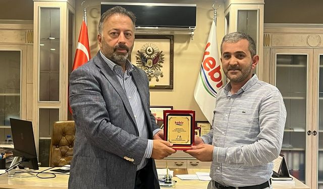 KEBİR SÜT’ÜN BÜYÜK BAŞARISINA ANAHTAR PARTİ’DEN ANLAMLI PLAKETLE