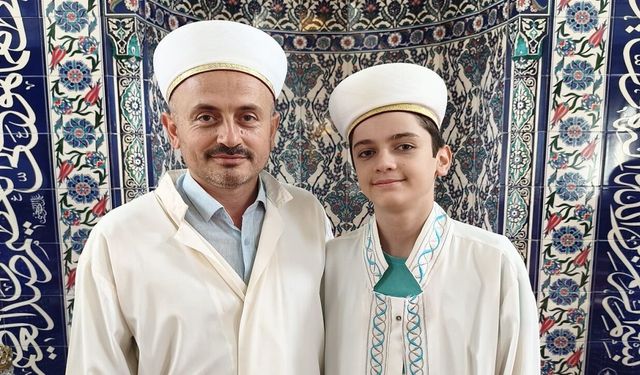 KÜRSÜDE BABA, MİNBERDE OĞUL