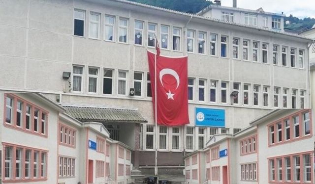 4 ÖĞRENCİ İLÇESİNE DOKTOR OLARAK ATANDILAR