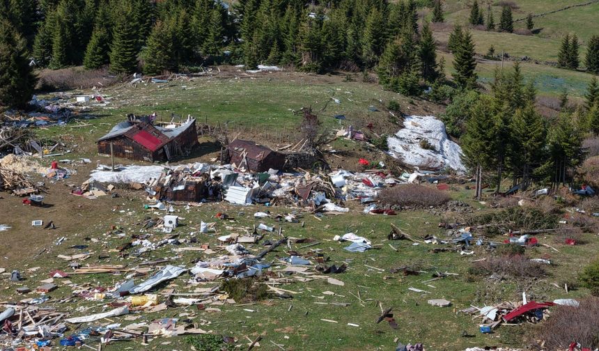 KAPATTIKLARI EVLERİNİN KAPISINI AÇMAK İÇİN BULAMADILAR