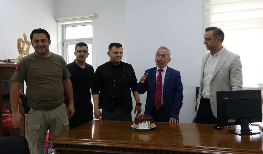 40 Yıllık makam şoförü Hüseyin Şekerci doğum gününde emekli oldu