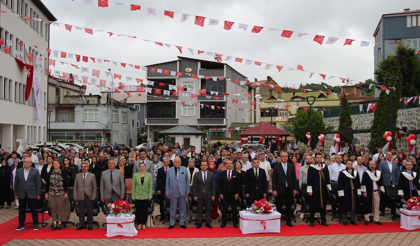 VAKFIKEBİR MYO’DA, 19 DÖNEM MEZUNLAR İÇİN TÖREN DÜZENLENDİ