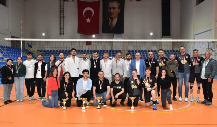 VOLEYBOLUN BÜYÜKLERİ BELLİ OLDU