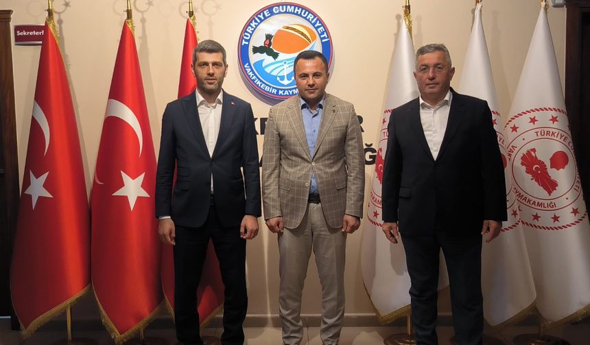MEB BAKAN DANIŞMANI ALP’DEN KAYMAKAM DR. UZAN’A ZİYARET
