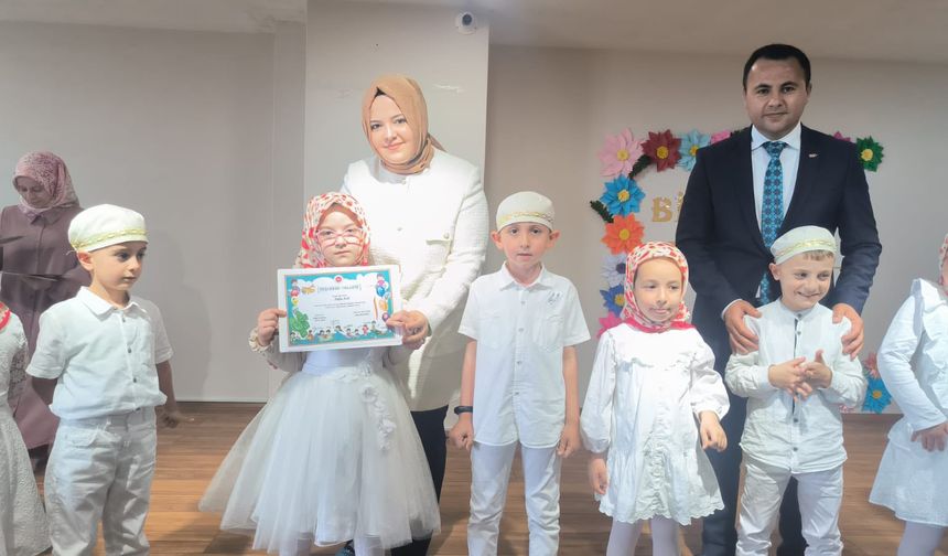 4-6 YAŞ KUR’AN KURSU MEZUNİYET TÖRENİ DÜZENLENDİ