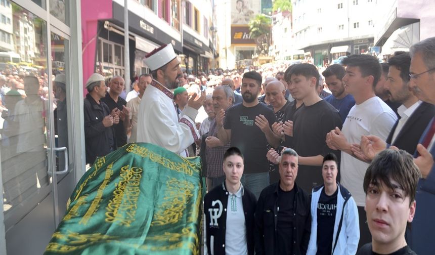 YÖRESEL SANATÇININ BABASI KALBİNE YENİLDİ