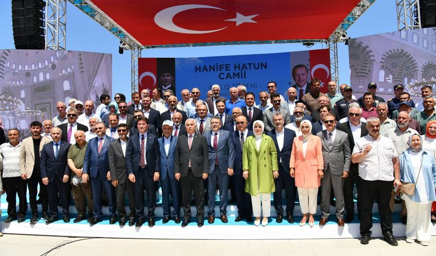 TRABZON'DA DOĞU KARADENİZ'İN EN BÜYÜK CAMİSİ İBADETE AÇILDI
