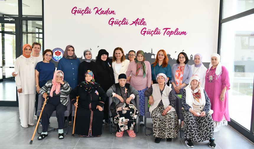 HUZUREVİ SAKİNLERİ HÜNERLERİNİ GÖSTERDİ