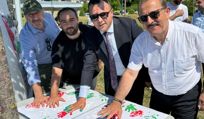 VAKFIKEBİR’DE YAZ KURSU ÖĞRENCİLERİNDEN MİLLET BAHÇESİNDE ANLAMLI ETKİNLİK