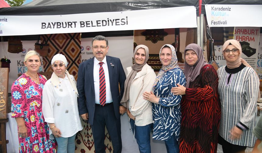 BAŞKAN GENÇ: “ÜRETEN KADINLARIMIZA DESTEK VERMEK GÖREVİMİZDİR”