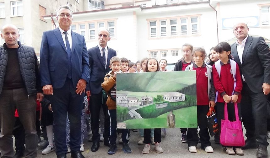 TRT SANATÇISI ORHAN YAŞAR’DAN 97 YILLIK ANLAMLI HEDİYE