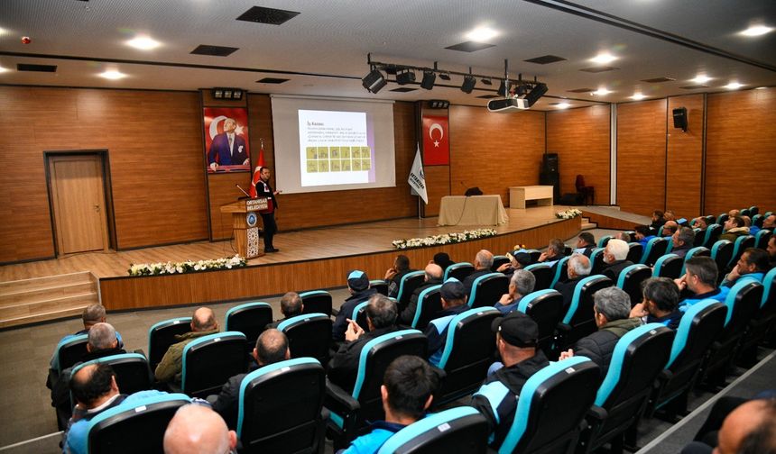 BELEDİYE PERSONELİNE İŞ SAĞLIĞI VE GÜVENLİĞİ EĞİTİMİ VERİLDİ