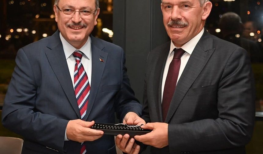 GÖREVİNİ DEVREDEN SOSYAL HİZMETLER DAİRE BAŞKANI ÇİMŞİT’E VEDA