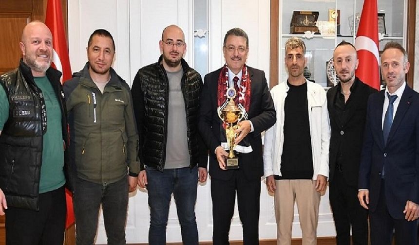 VAKFIKEBİR 1874 FK'DAN BAŞKAN GENÇ'E TEŞEKKÜR ZİYARETİ