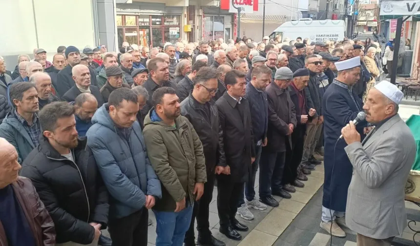 ÖĞRETMEN ŞİŞMANOĞLU SEVENLERİNİ ÜZDÜ