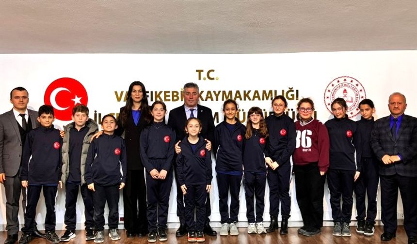 ATATÜRK ORTAOKULU ÖĞRENCİLERİNDEN İLÇE MİLLİ EĞİTİM’E ANLAMLI ZİYARET