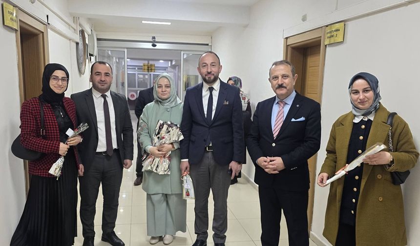 VAKFIKEBİR’DE KADINLAR GÜNÜ’NE ÇİÇEKLİ KUTLAMA