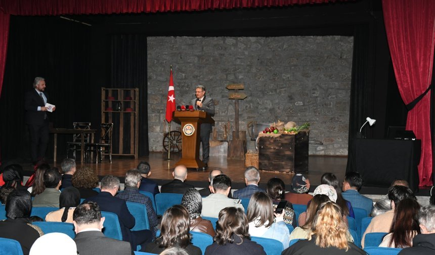 HÜSEYİN KAZAZ KÜLTÜR MERKEZİ “MUHACİRLİK” OYUNU İLE AÇILDI