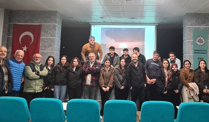 VAKFIKEBİR’DE “FOTOĞRAF VE İNSAN” TEMALI ANLAMLI BULUŞMA