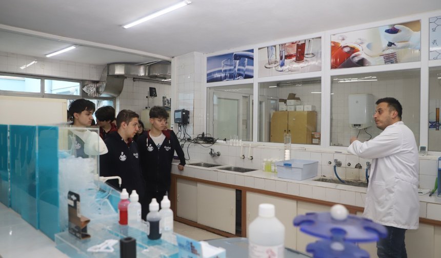 BÜYÜKŞEHİR’DEN ÖĞRENCİLERE YERİNDE SU ARITMA EĞİTİMİ