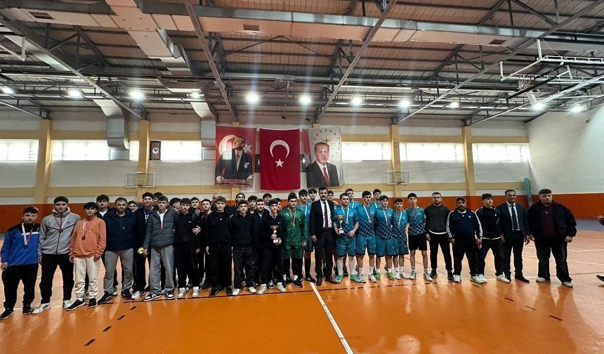 FUTSAL-VOLEYBOL VE BASKETBOL TURNUVALARI SONA ERDİ