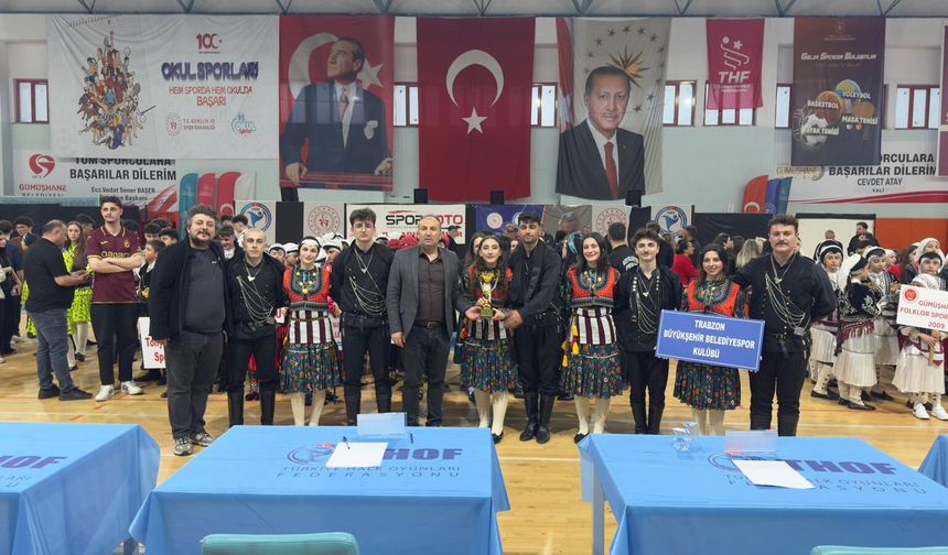 BÜYÜKŞEHİR’İN HALK OYUNLARI EKİBİ BÖLGE ŞAMPİYONU OLDU
