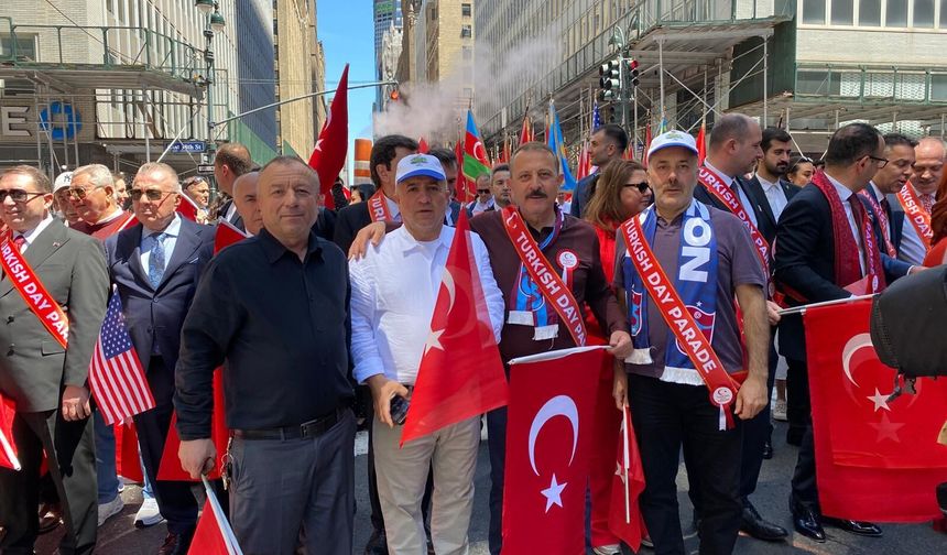BAŞKAN KOÇAL TÜRK GÜNÜ YÜRÜYÜŞÜ’NE KATILDI