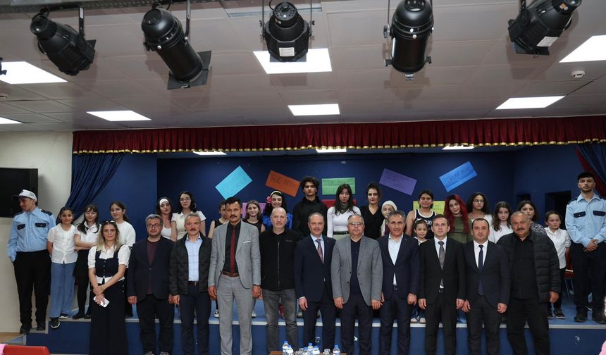 ”BİR TUTAM KOMEDİ “ İZLEYİCİ İLE BULUŞTU