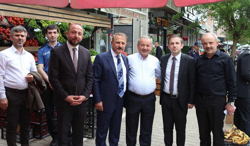 VAKFIKEBİR’DE GÖNÜL KÖPRÜLERİ KURULDU: PROTOKOL ESNAFLA BAYRAMLAŞTI