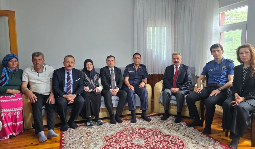 ŞEHİTLERİMİZİN AİLELERİNİ VE GAZİLERİMİZİ ZİYARET ETTİLER