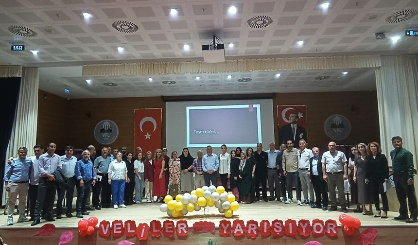 VELİLER BİLGİDE YARIŞTI, DOSTLUK KAZANDI