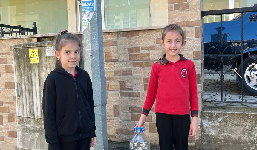 MİNİK YÜREKLERDEN SOKAK HAYVANLARINA BÜYÜK DESTEK