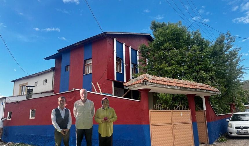 AFŞİNLİ 44 YILLIK TARAFTAR EVİNİ TRABZONSPOR RENKLERİYLE BOYADI