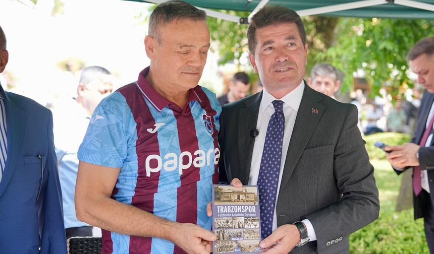 BAŞKAN KAYA, ‘TRABZONSPOR: FUTBOLDA ANADOLU DEVRİMİ’ KİTABININ İMZA GÜNÜNE KATILDI