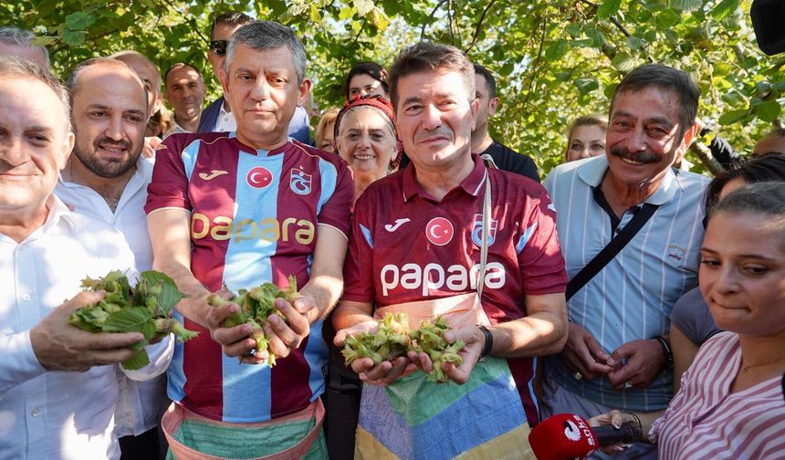 GENEL BAŞKAN ÖZEL, BAŞKAN KAYA İLE BİRLİKTE FINDIK TOPLADI