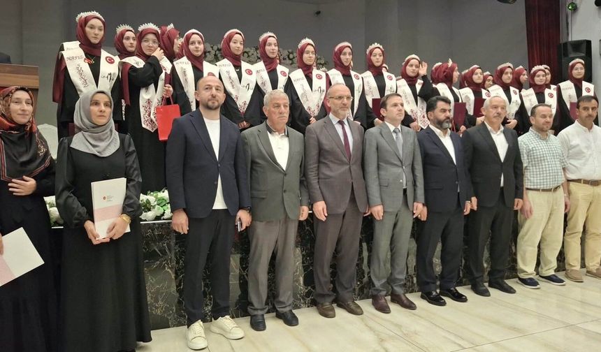 VAKFIKEBİR’DE 36 HAFIZ İÇİN İCAZET MERASİMİ DÜZENLENDİ