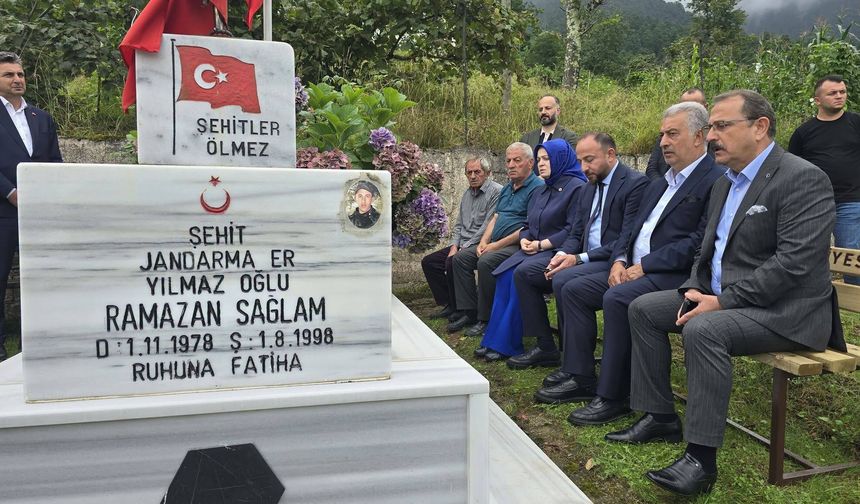 AK PARTİ HEYETİNDEN ŞEHİT RAMAZAN SAĞLAM’IN KABRİNE ZİYARET